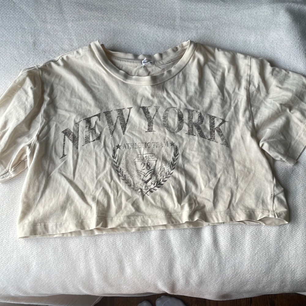cream/tan cropped graphic tee